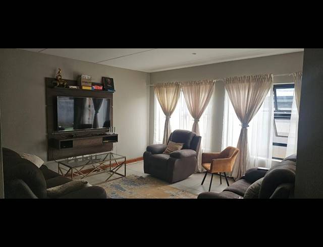 3 BEDROOM TOWNHOUSE FOR SALE IN MONTANA